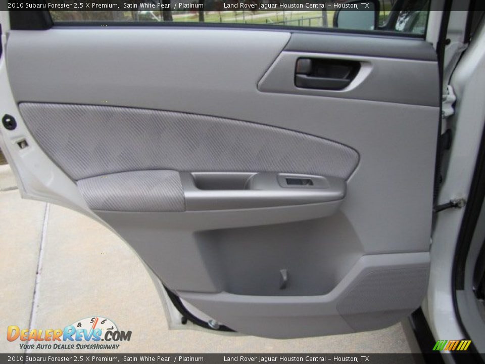 2010 Subaru Forester 2.5 X Premium Satin White Pearl / Platinum Photo #36