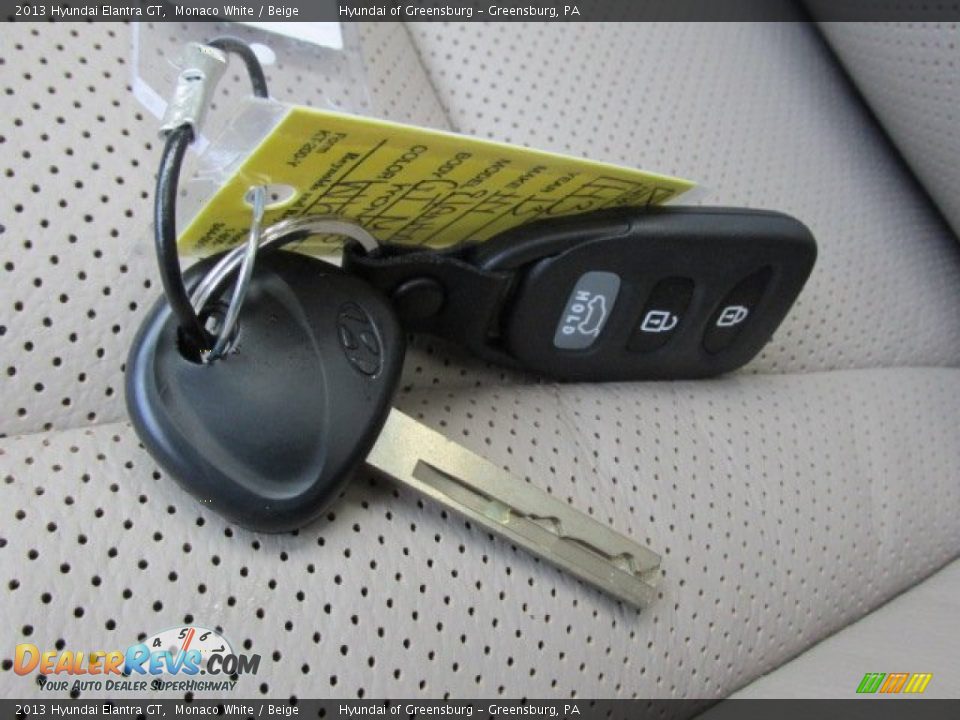2013 Hyundai Elantra GT Monaco White / Beige Photo #19