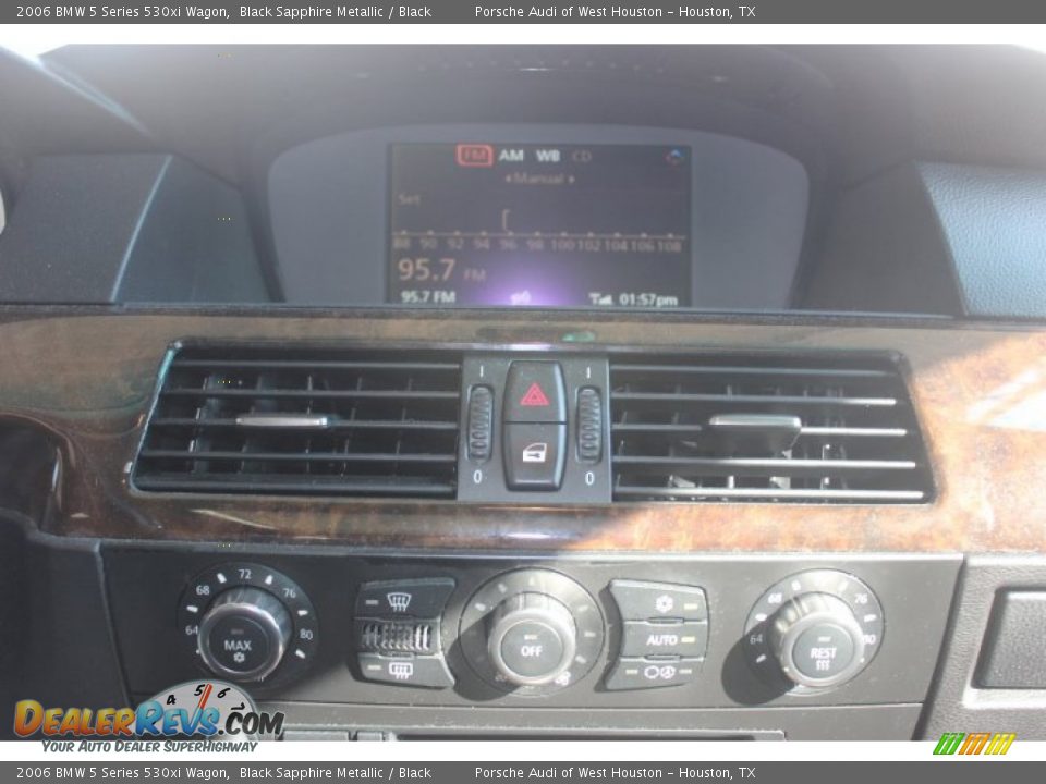 Controls of 2006 BMW 5 Series 530xi Wagon Photo #23