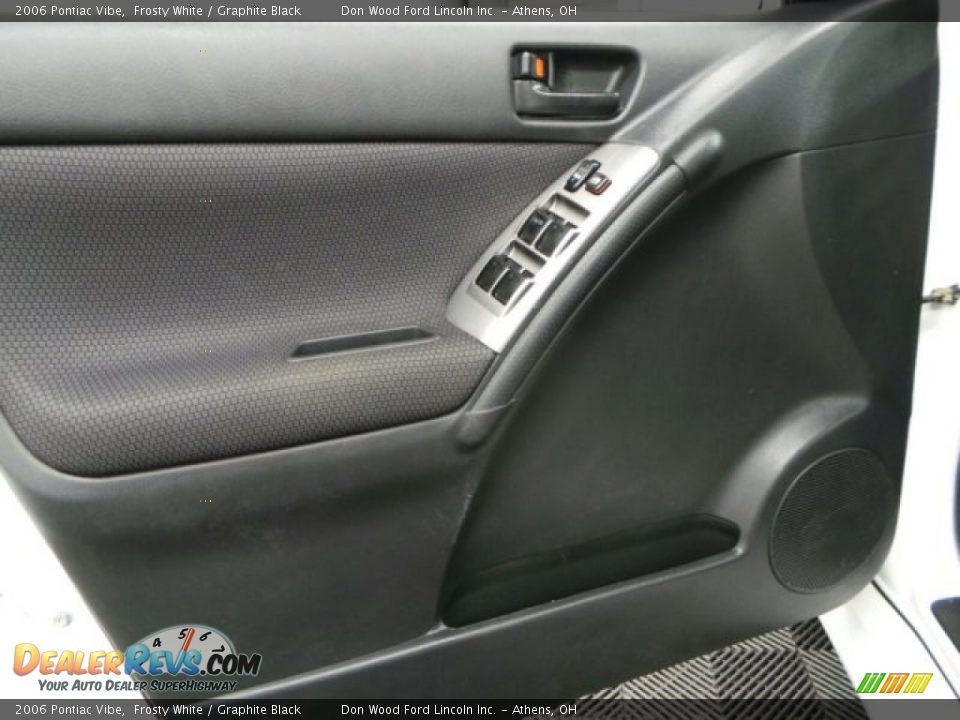 2006 Pontiac Vibe Frosty White / Graphite Black Photo #10