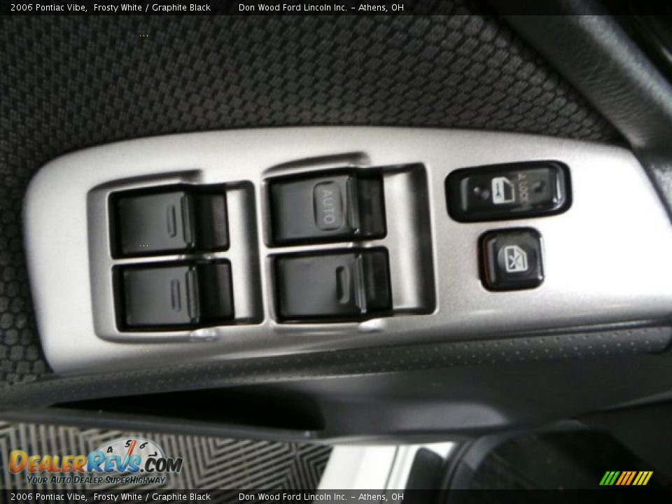 2006 Pontiac Vibe Frosty White / Graphite Black Photo #11