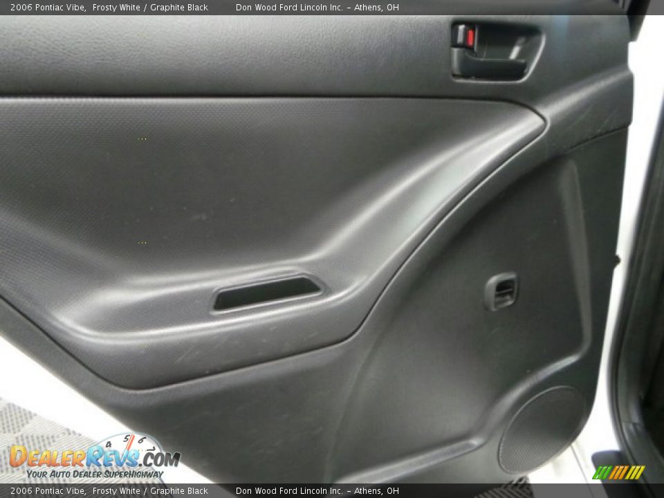 2006 Pontiac Vibe Frosty White / Graphite Black Photo #12