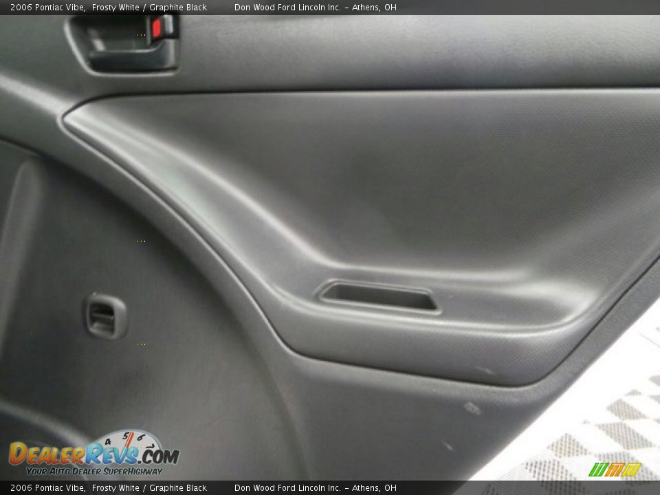 2006 Pontiac Vibe Frosty White / Graphite Black Photo #13