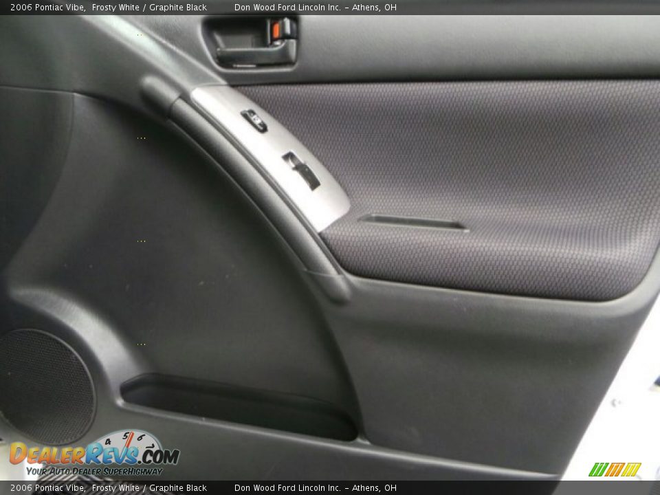 2006 Pontiac Vibe Frosty White / Graphite Black Photo #14