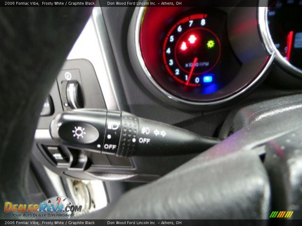 2006 Pontiac Vibe Frosty White / Graphite Black Photo #17