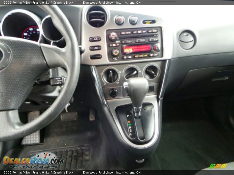 2006 Pontiac Vibe Frosty White / Graphite Black Photo #23