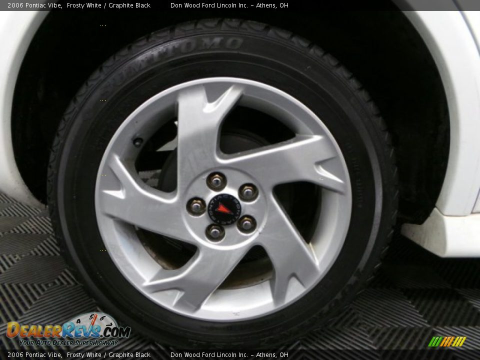 2006 Pontiac Vibe Frosty White / Graphite Black Photo #26