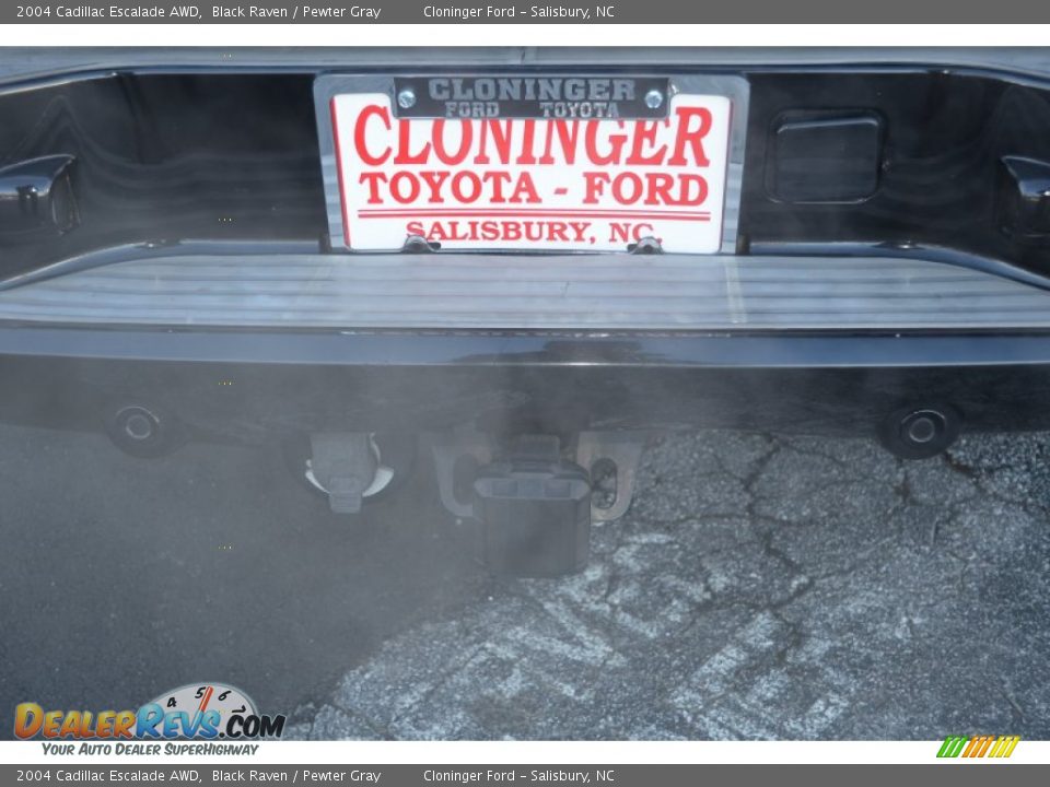 2004 Cadillac Escalade AWD Black Raven / Pewter Gray Photo #17