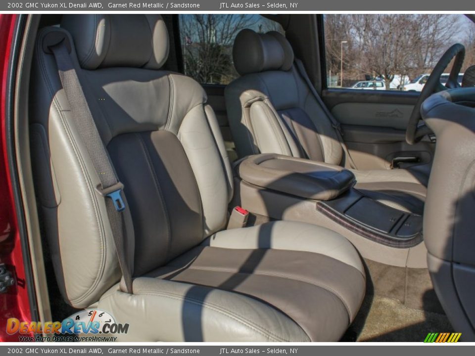 2002 GMC Yukon XL Denali AWD Garnet Red Metallic / Sandstone Photo #10