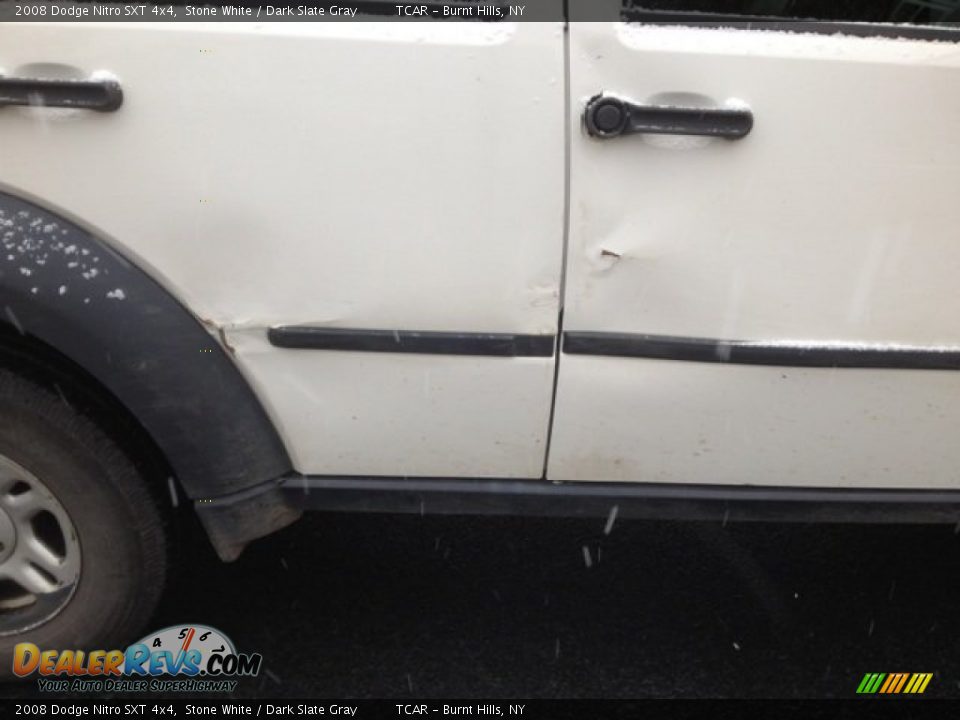 2008 Dodge Nitro SXT 4x4 Stone White / Dark Slate Gray Photo #4
