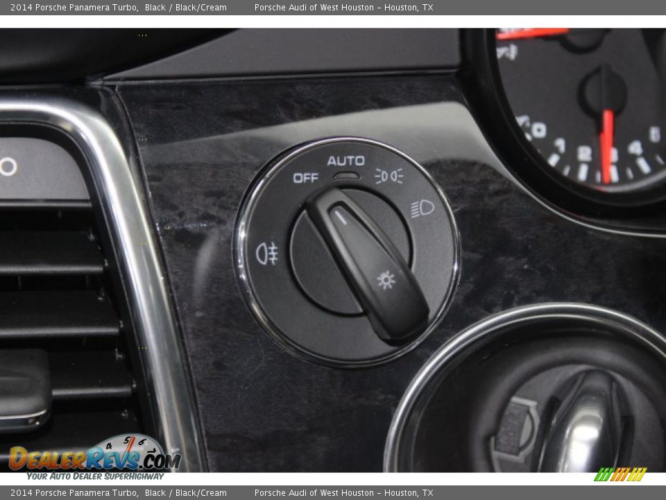 Controls of 2014 Porsche Panamera Turbo Photo #29