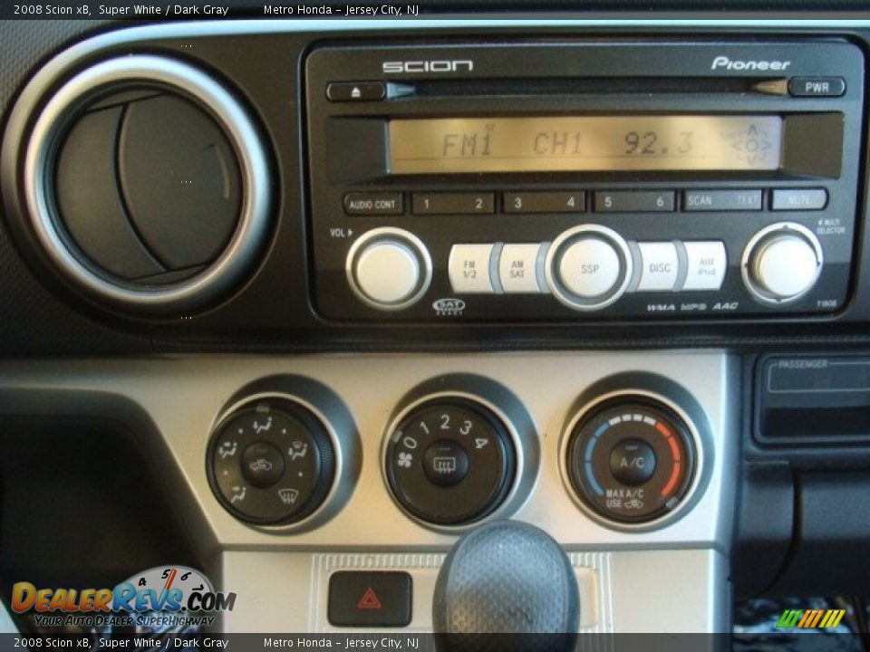 2008 Scion xB Super White / Dark Gray Photo #12