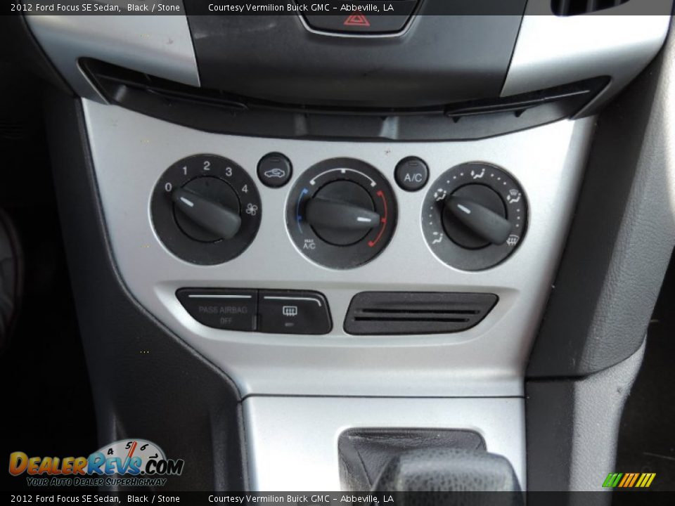 2012 Ford Focus SE Sedan Black / Stone Photo #16