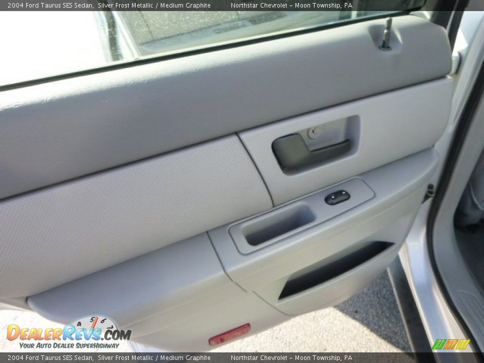 2004 Ford Taurus SES Sedan Silver Frost Metallic / Medium Graphite Photo #13