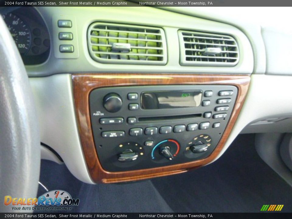 2004 Ford Taurus SES Sedan Silver Frost Metallic / Medium Graphite Photo #18