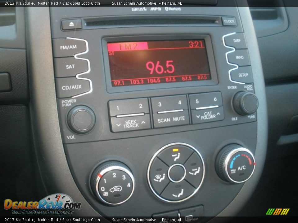 2013 Kia Soul + Molten Red / Black Soul Logo Cloth Photo #18