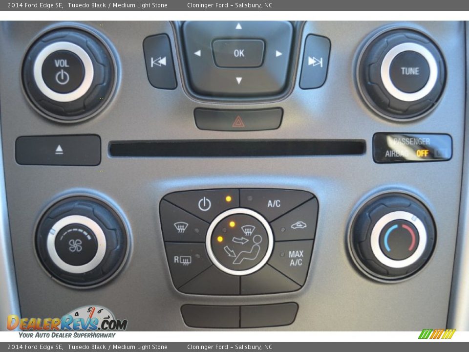 Controls of 2014 Ford Edge SE Photo #13