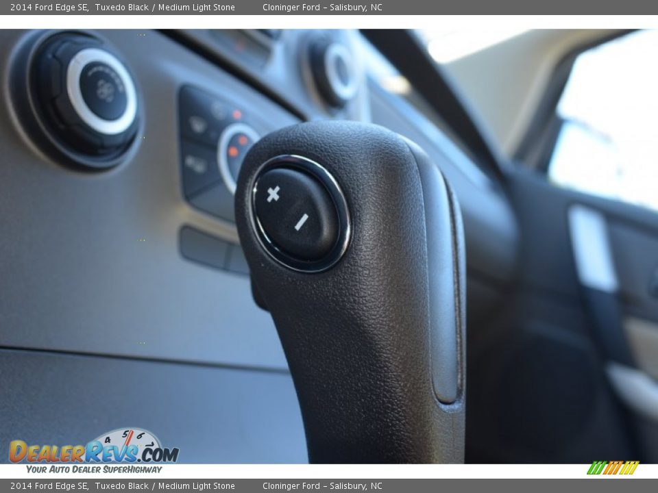2014 Ford Edge SE Tuxedo Black / Medium Light Stone Photo #16