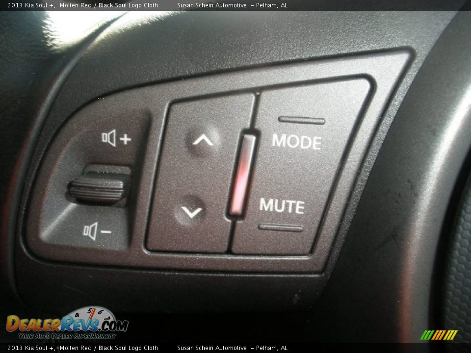 2013 Kia Soul + Molten Red / Black Soul Logo Cloth Photo #23