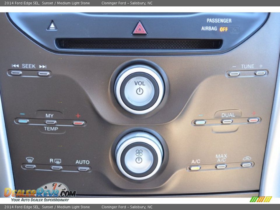 Controls of 2014 Ford Edge SEL Photo #20