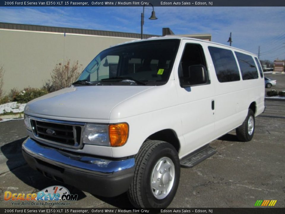 2006 Ford E Series Van E350 XLT 15 Passenger Oxford White / Medium Flint Grey Photo #2