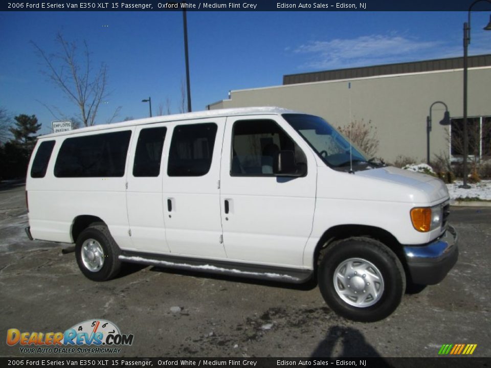 2006 Ford E Series Van E350 XLT 15 Passenger Oxford White / Medium Flint Grey Photo #10