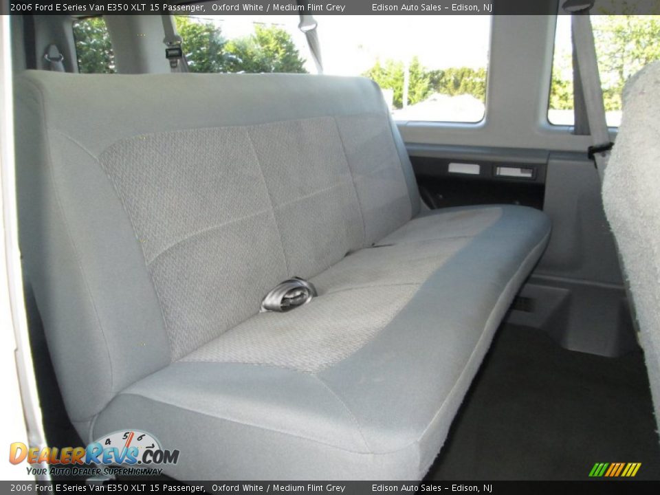 2006 Ford E Series Van E350 XLT 15 Passenger Oxford White / Medium Flint Grey Photo #24