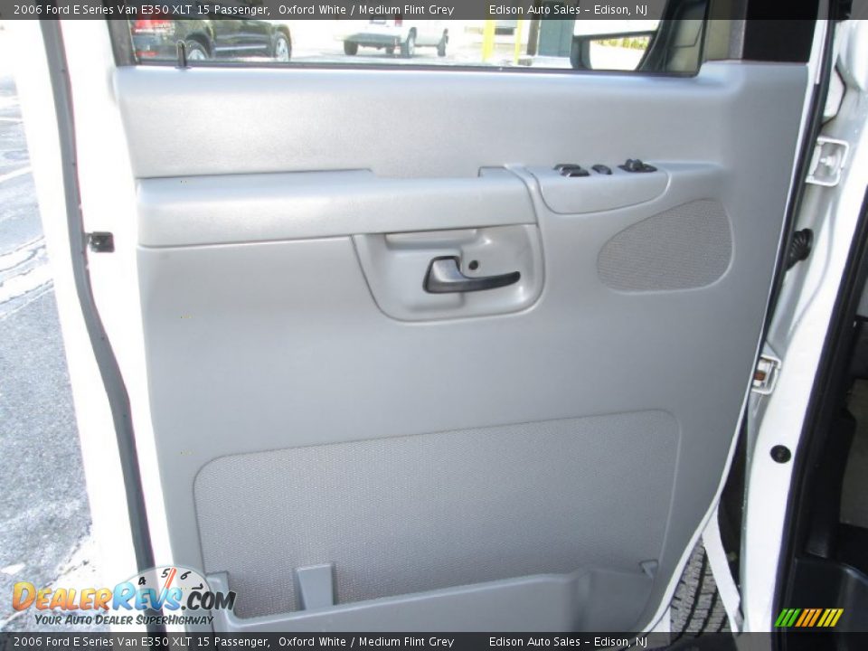 2006 Ford E Series Van E350 XLT 15 Passenger Oxford White / Medium Flint Grey Photo #27
