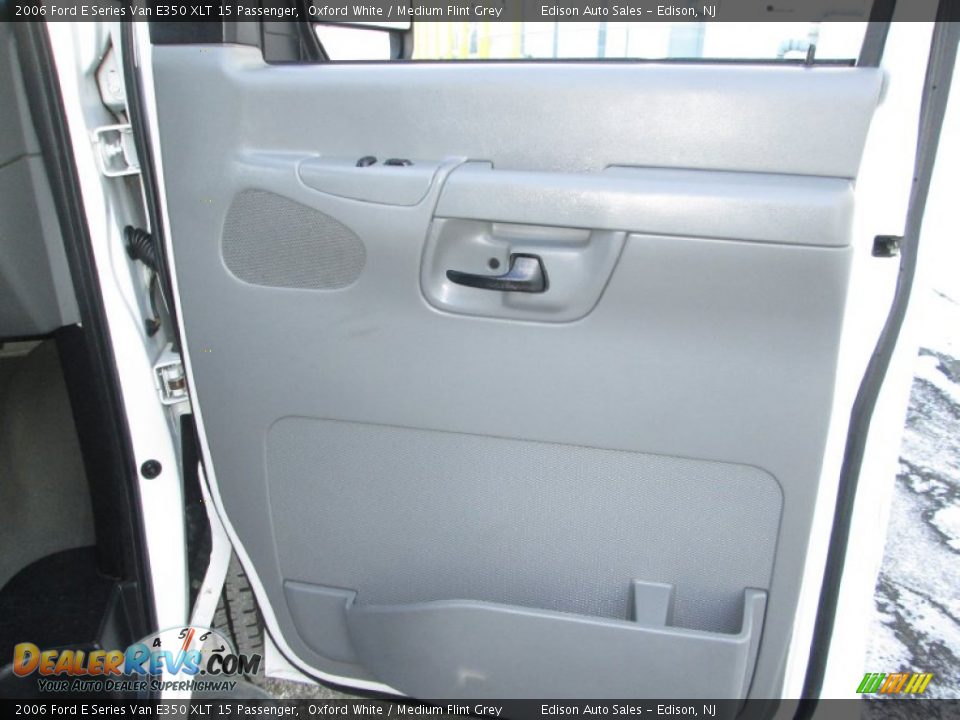 2006 Ford E Series Van E350 XLT 15 Passenger Oxford White / Medium Flint Grey Photo #28