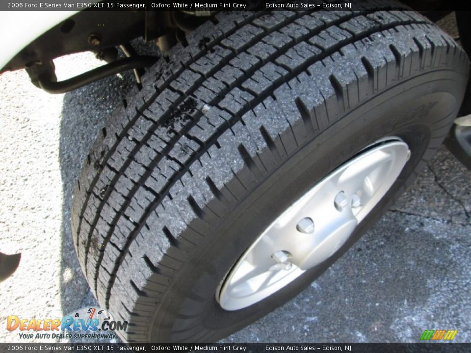 2006 Ford E Series Van E350 XLT 15 Passenger Oxford White / Medium Flint Grey Photo #30
