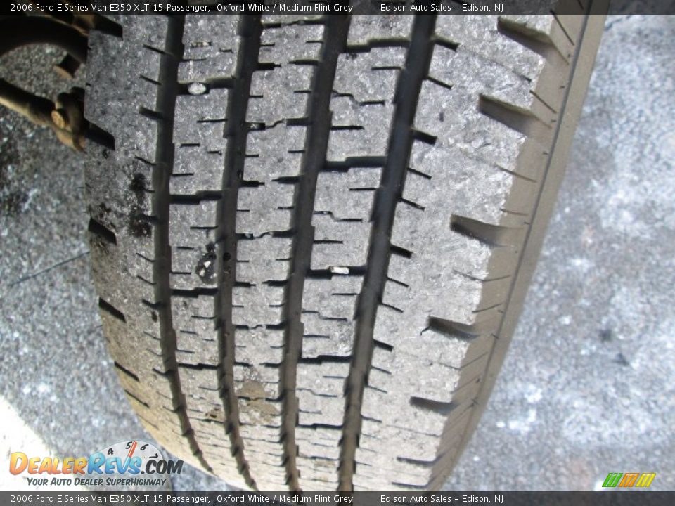 2006 Ford E Series Van E350 XLT 15 Passenger Oxford White / Medium Flint Grey Photo #31