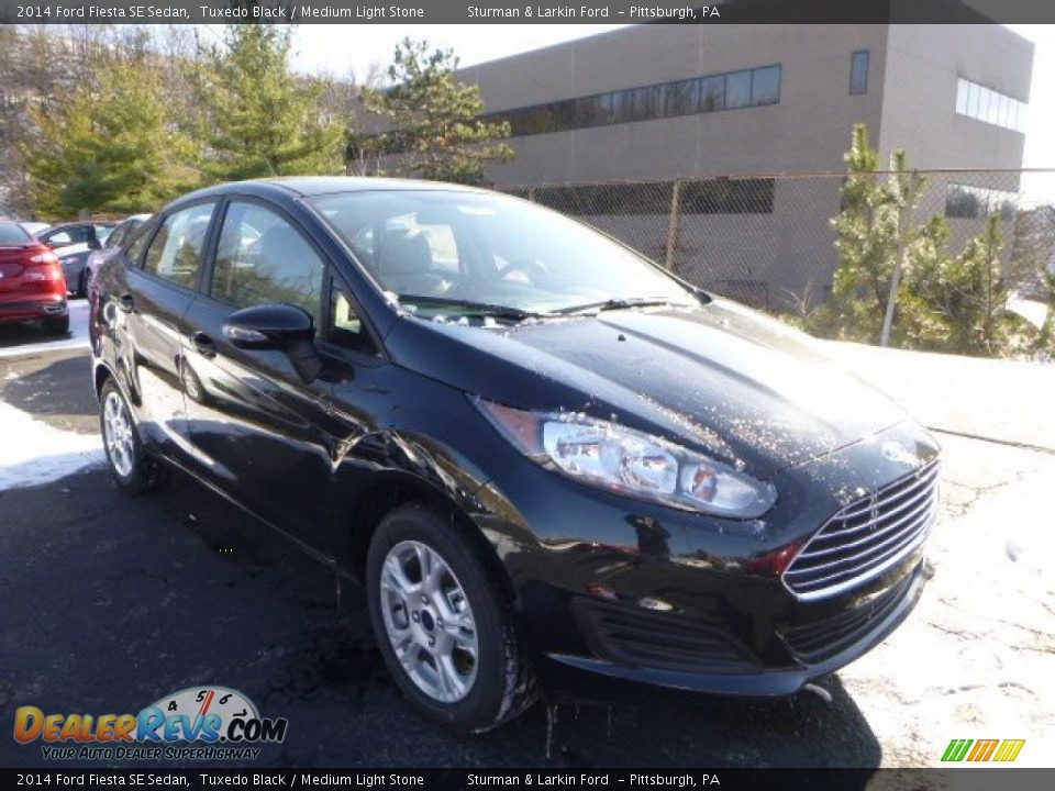 Front 3/4 View of 2014 Ford Fiesta SE Sedan Photo #1