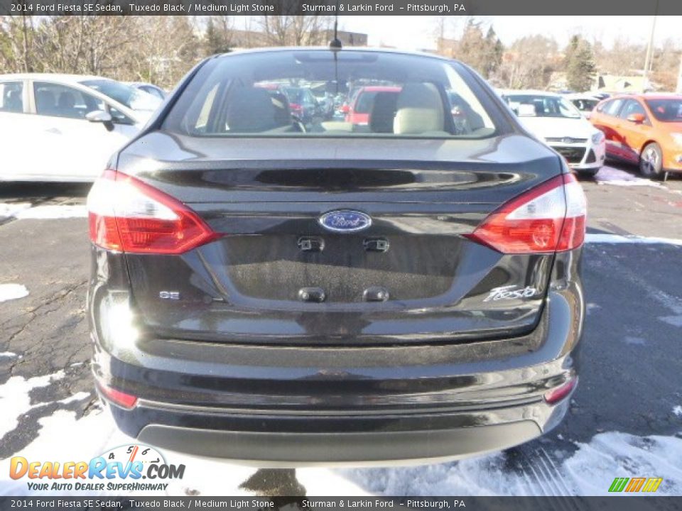 2014 Ford Fiesta SE Sedan Tuxedo Black / Medium Light Stone Photo #3