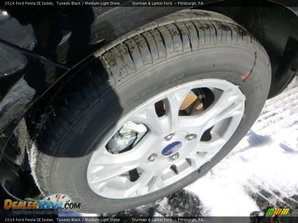 2014 Ford Fiesta SE Sedan Tuxedo Black / Medium Light Stone Photo #6