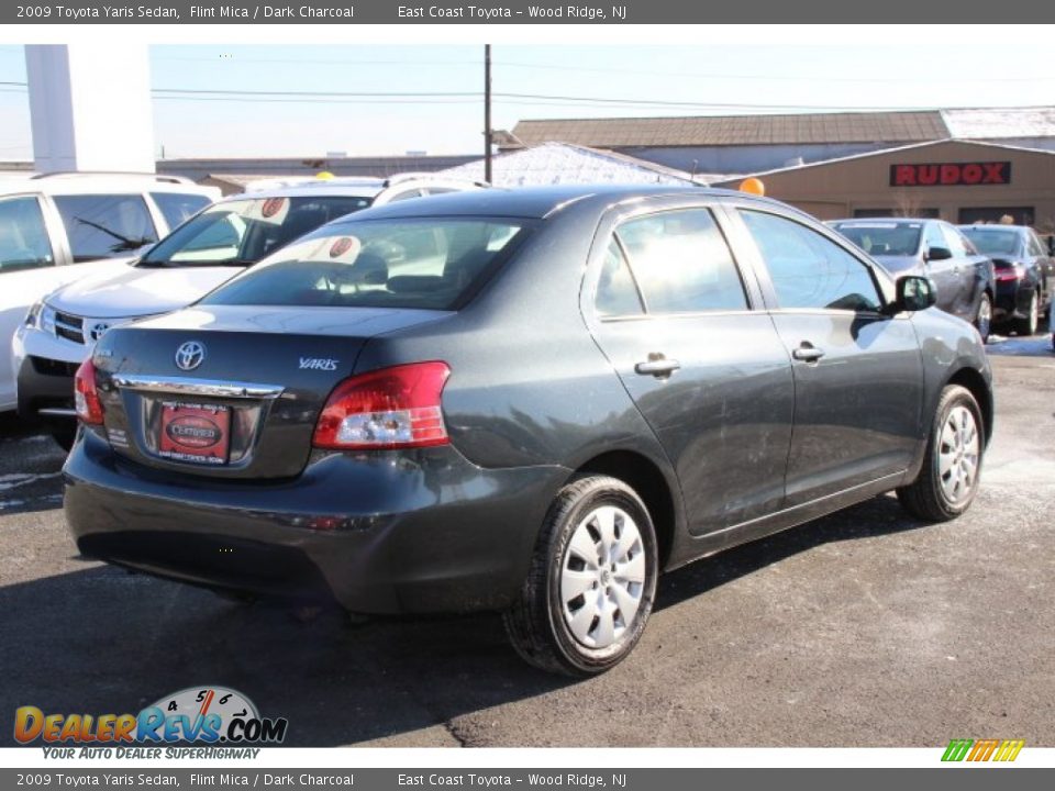 2009 Toyota Yaris Sedan Flint Mica / Dark Charcoal Photo #4