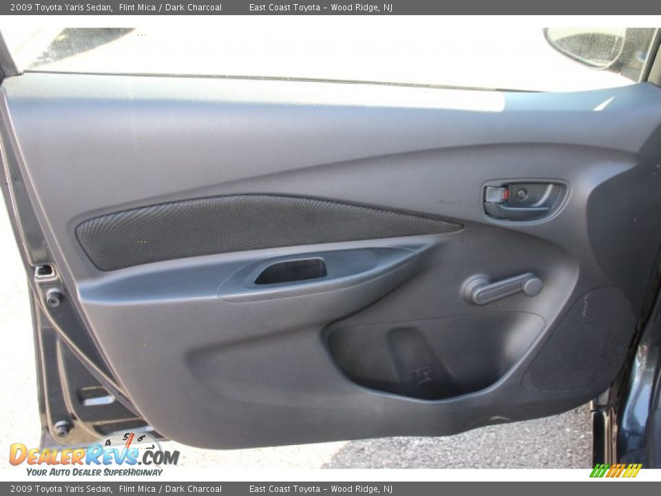 2009 Toyota Yaris Sedan Flint Mica / Dark Charcoal Photo #6