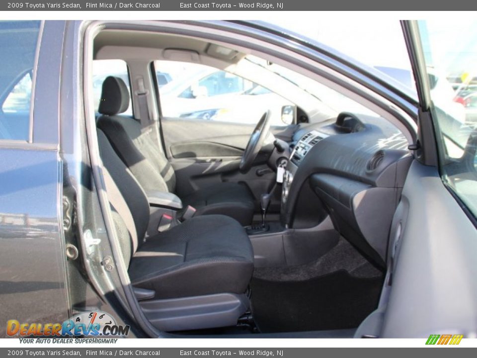 2009 Toyota Yaris Sedan Flint Mica / Dark Charcoal Photo #8
