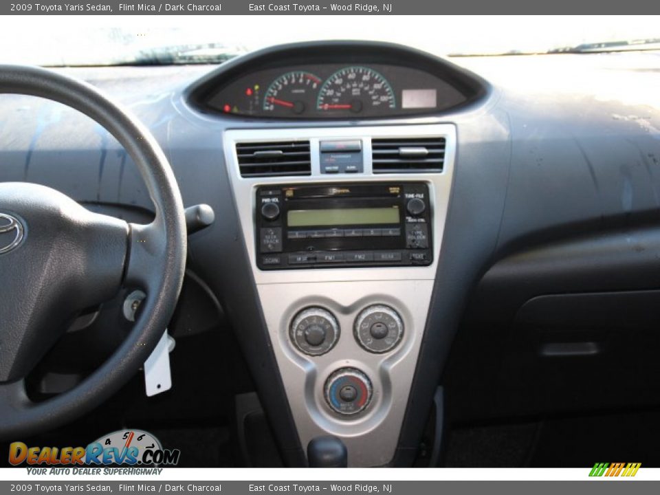 2009 Toyota Yaris Sedan Flint Mica / Dark Charcoal Photo #11