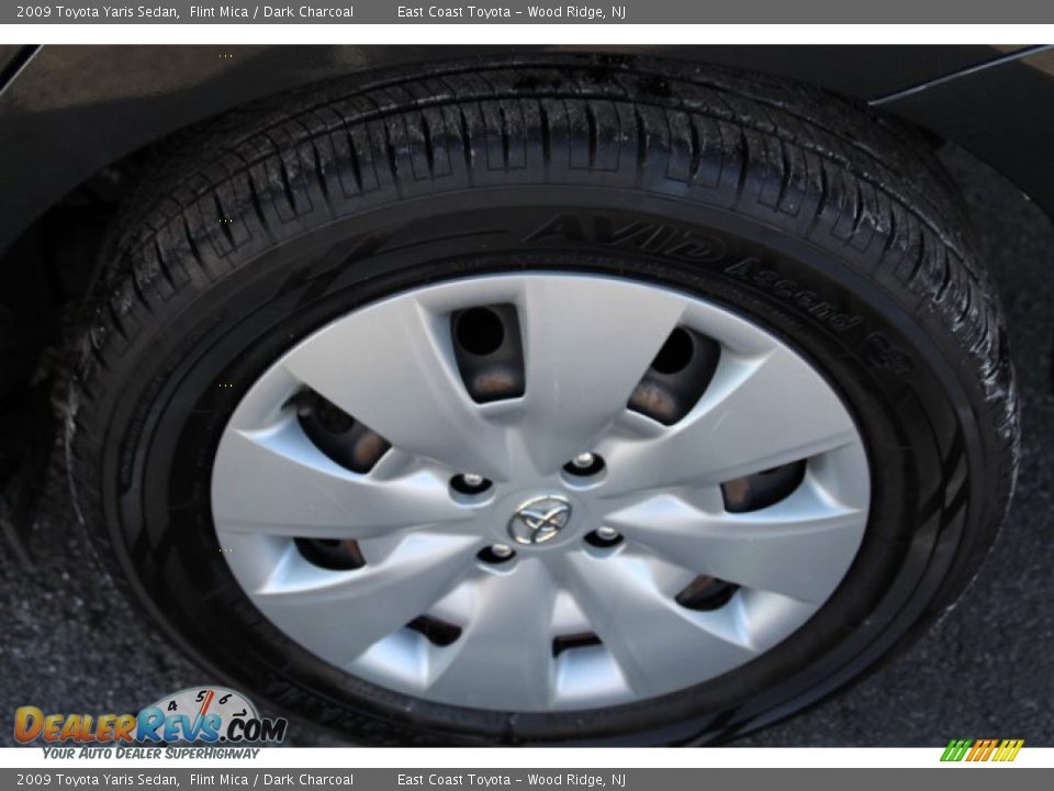2009 Toyota Yaris Sedan Flint Mica / Dark Charcoal Photo #16
