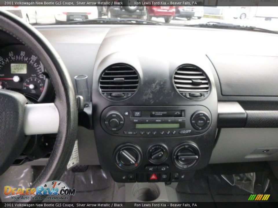 2001 Volkswagen New Beetle GLS Coupe Silver Arrow Metallic / Black Photo #15