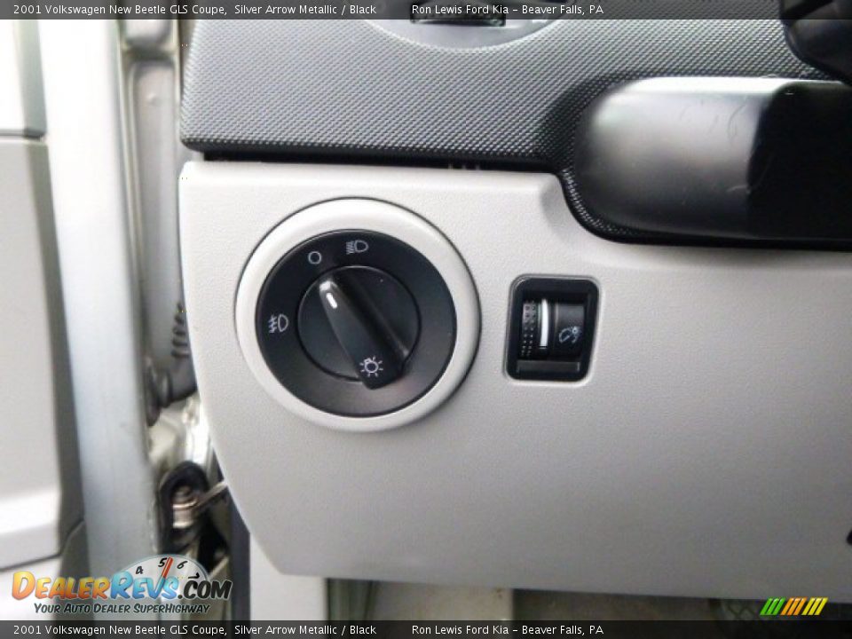 2001 Volkswagen New Beetle GLS Coupe Silver Arrow Metallic / Black Photo #18