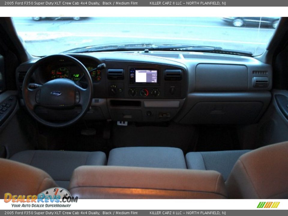 2005 Ford F350 Super Duty XLT Crew Cab 4x4 Dually Black / Medium Flint Photo #8