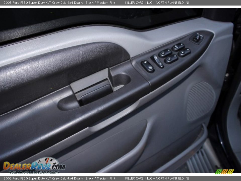 2005 Ford F350 Super Duty XLT Crew Cab 4x4 Dually Black / Medium Flint Photo #11