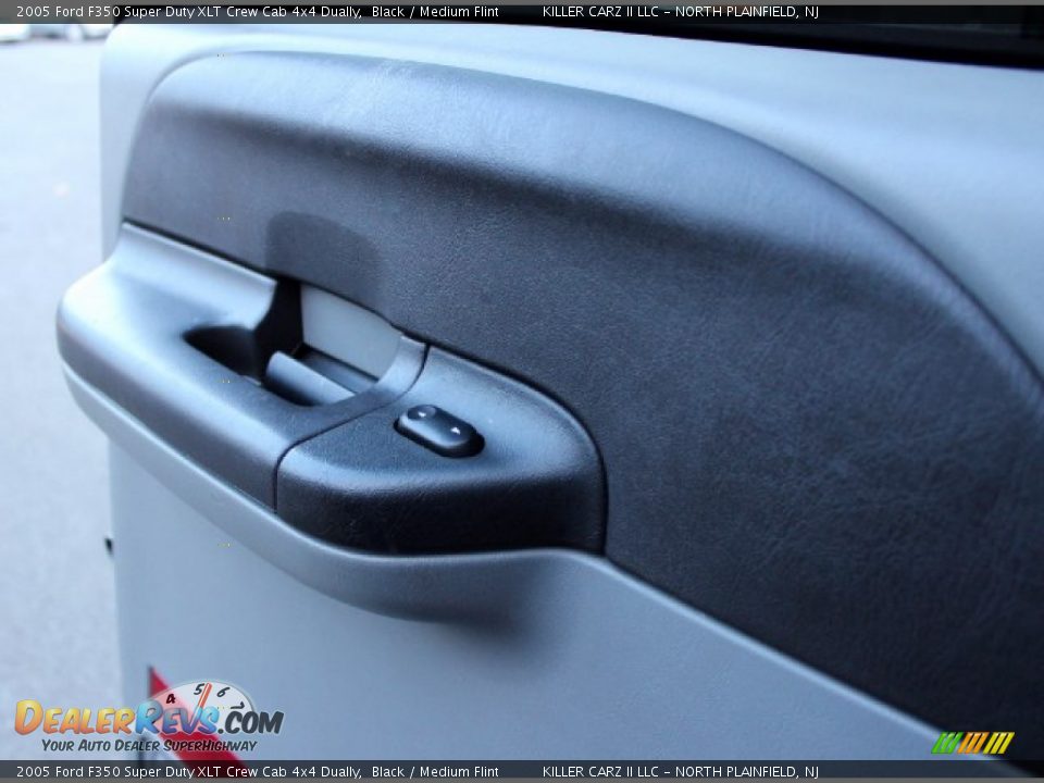 2005 Ford F350 Super Duty XLT Crew Cab 4x4 Dually Black / Medium Flint Photo #12