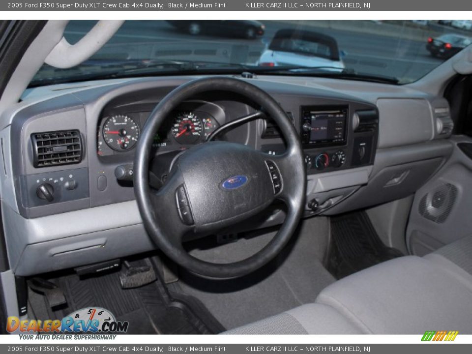 2005 Ford F350 Super Duty XLT Crew Cab 4x4 Dually Black / Medium Flint Photo #15