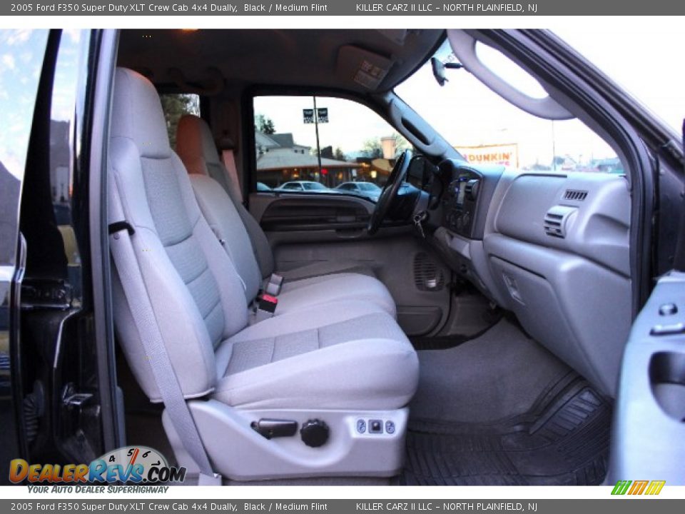 2005 Ford F350 Super Duty XLT Crew Cab 4x4 Dually Black / Medium Flint Photo #18