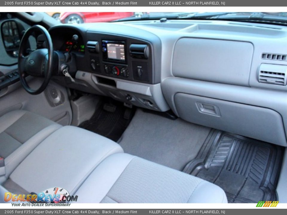 2005 Ford F350 Super Duty XLT Crew Cab 4x4 Dually Black / Medium Flint Photo #19