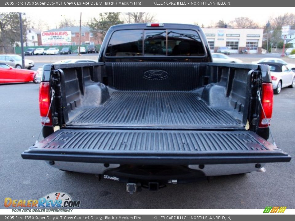 2005 Ford F350 Super Duty XLT Crew Cab 4x4 Dually Black / Medium Flint Photo #24