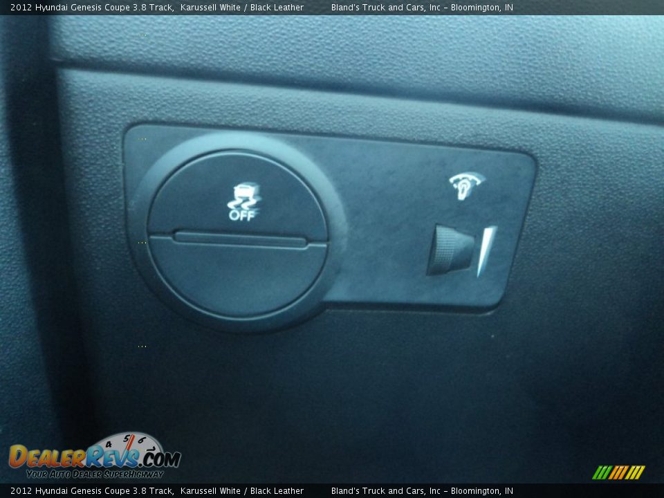 2012 Hyundai Genesis Coupe 3.8 Track Karussell White / Black Leather Photo #8