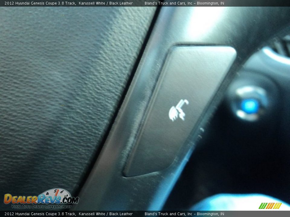 2012 Hyundai Genesis Coupe 3.8 Track Karussell White / Black Leather Photo #13